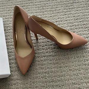 NEW Jessica Simpson nude pumps